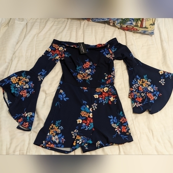 Fashion Nova shorts romper with either a boat neck or off the shoulder sz Small - Picture 2 of 9